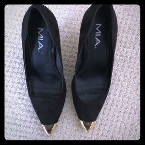 MIA black suede and gold pumps size 10